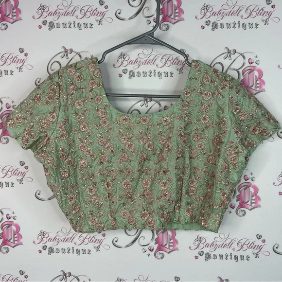 Top embroidered sequins floral flowers cropped Green Floral Women's Top - Picture 1 of 7